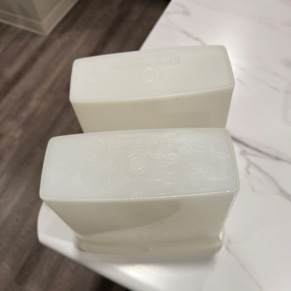 Two Vintage Tupperware Cereal Storage Keeper. 469-5/499-4 - Picture 2 of 5